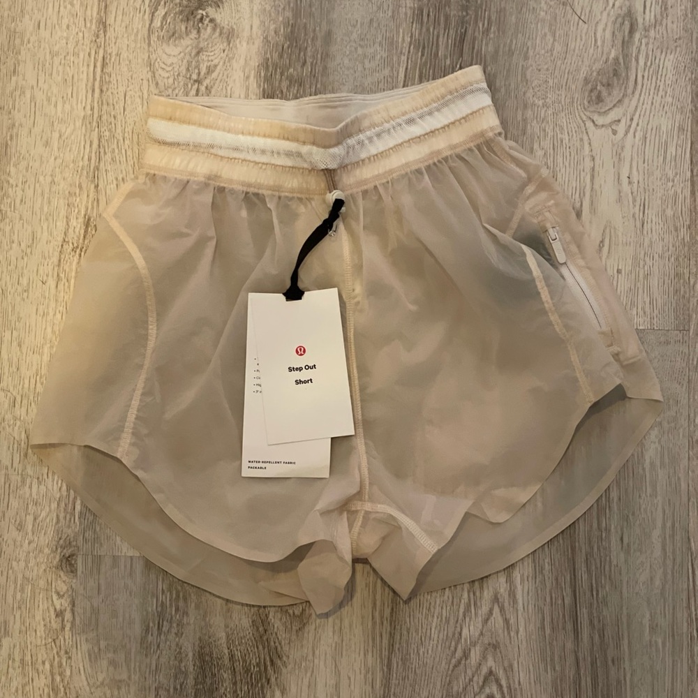 Lululemon Step Out High Rise Short 3" White Opal - Size 0